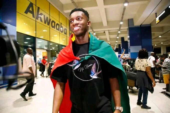 G21p7zxXYAAWvtC Blackstars